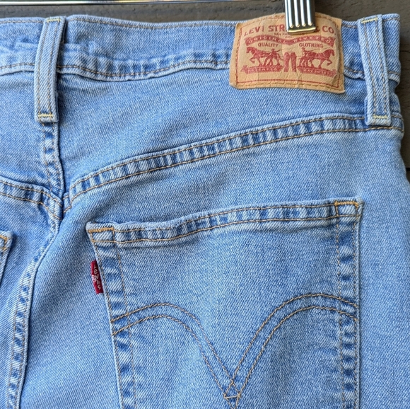 Levi's Ribcage Straight Ankle Jeans Size 32 Light Wash Button Fly Stretchy - Picture 4 of 9